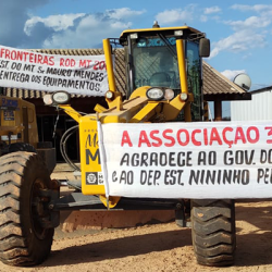 Maquinários cedidos a Associação para realizar os trabalhos na MT-206